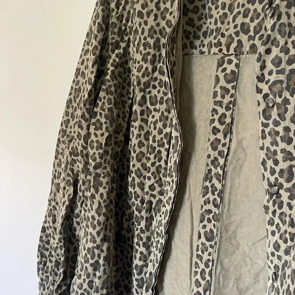 KUT from the Cloth Y2K green/black animal print button down fall top - Picture 5 of 10